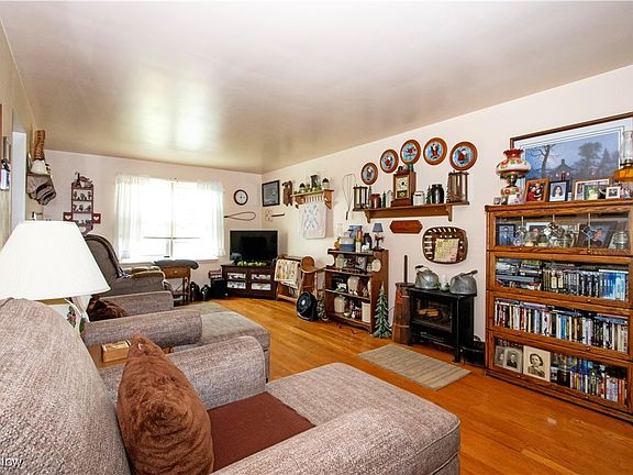 2nd image of 1834 Kenwood Dr