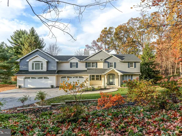 37 Boxwood Dr, Hershey, PA 17033