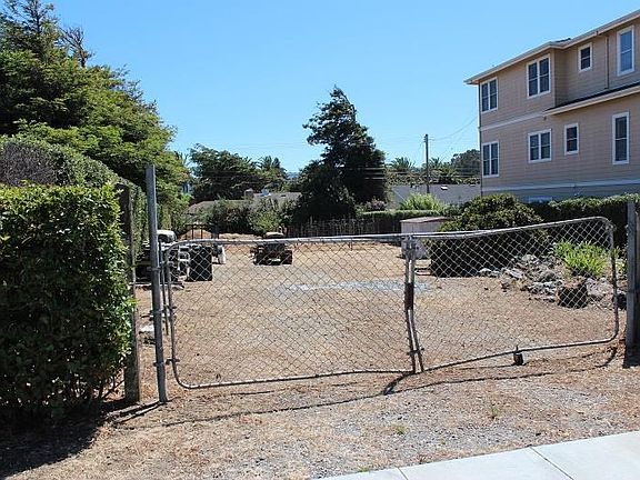2nd image of 723 Commercial Ave