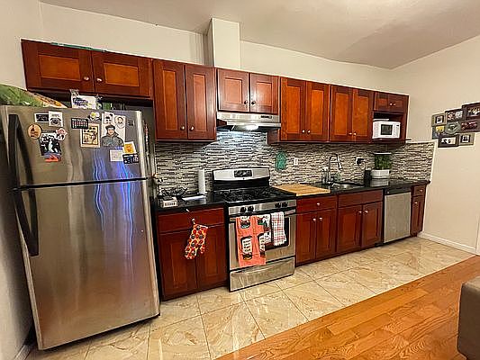3rd image of 315 Linden St APT 1F