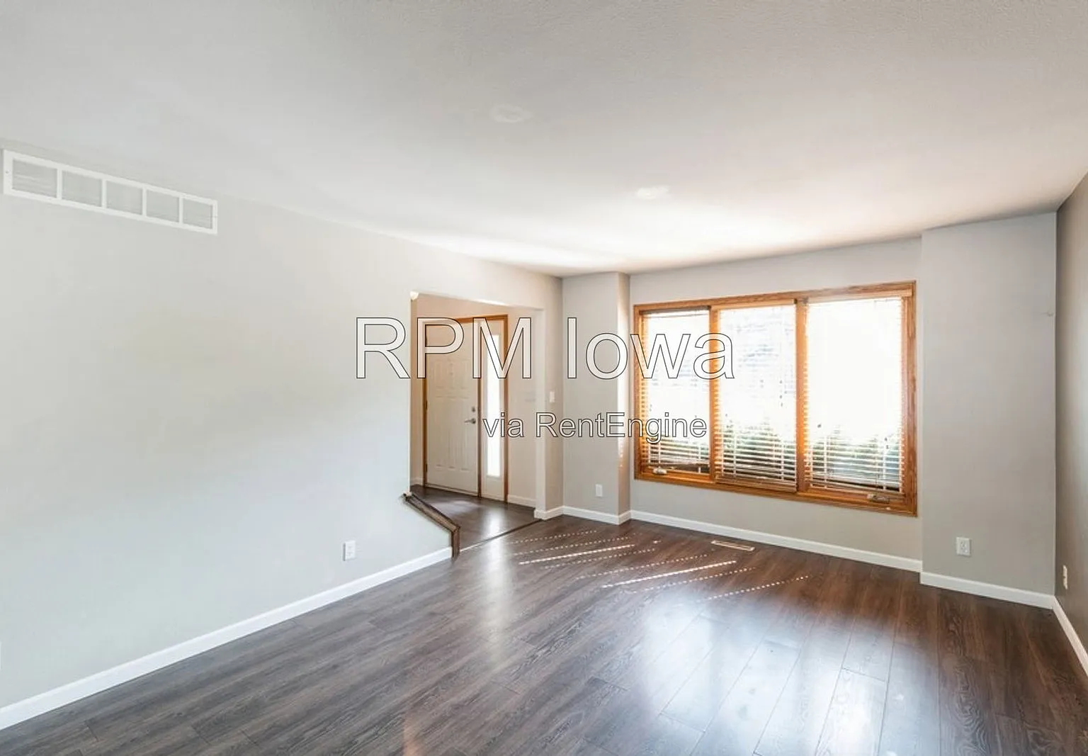 4 bed, 3.5 bath, 2137 sqft, $2,195 — Photo 2
