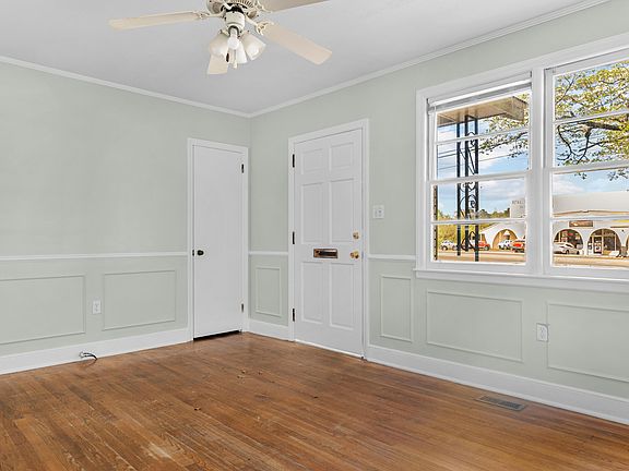 4th image of 1069 Chestnut St