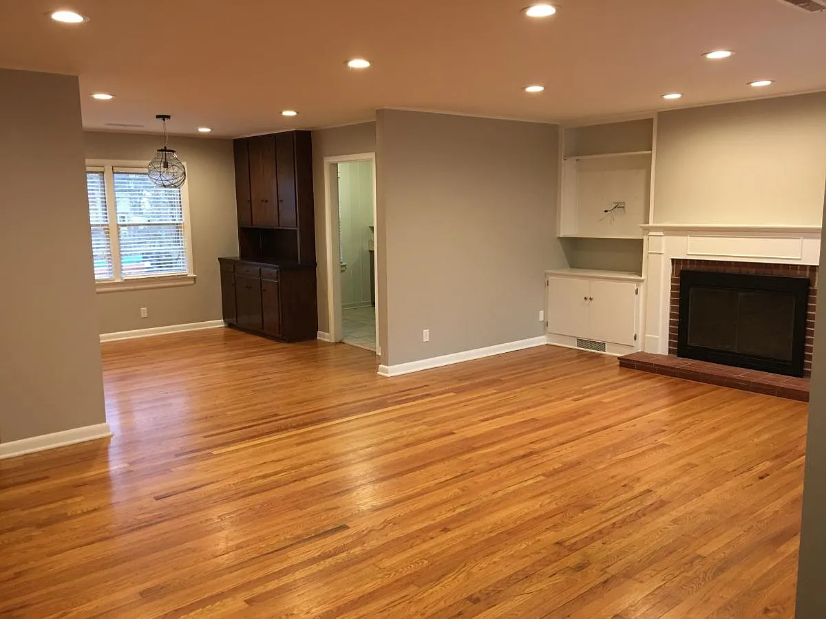 1137 N Hillcrest Avenue — Photo 2