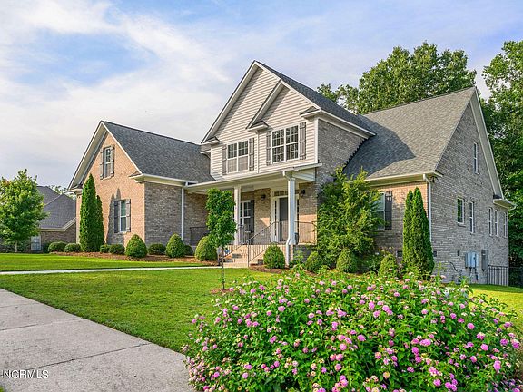 2nd image of 121 Golf View Drive