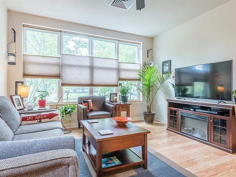 410 Farrell St — Photo 21