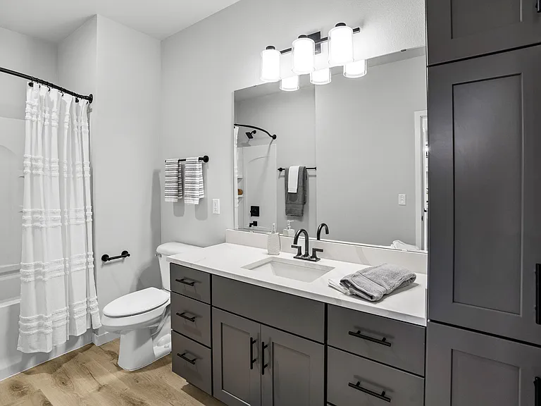 Apex at Verona Bathroom | Apartments