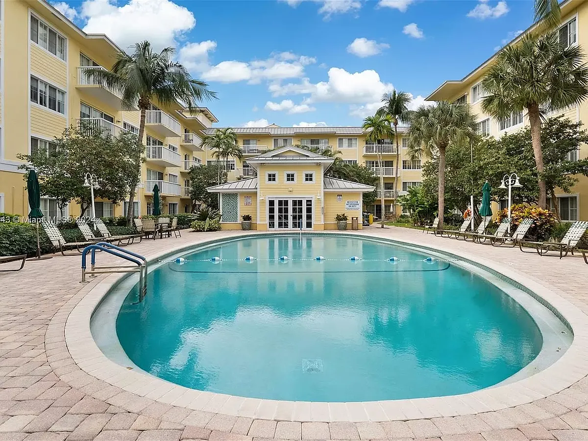 Building Photo - 1515 E Broward Blvd #407