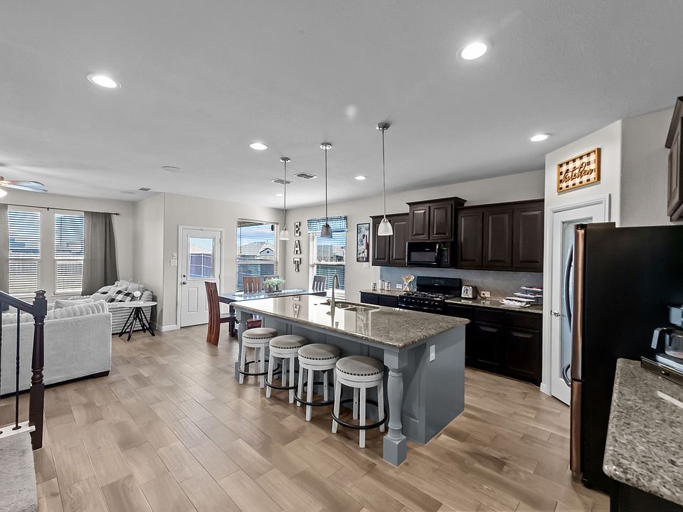 1st image of 580 Lindisfarne Ln