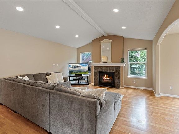 5th image of 1918 S Canyon Woods Ln