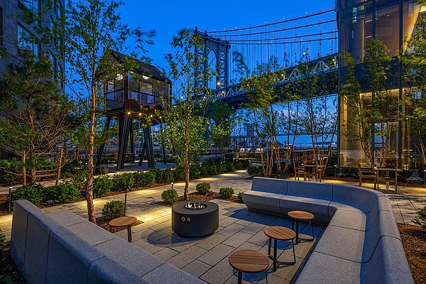 Rented by Extell Marketing Group LLC | media 39