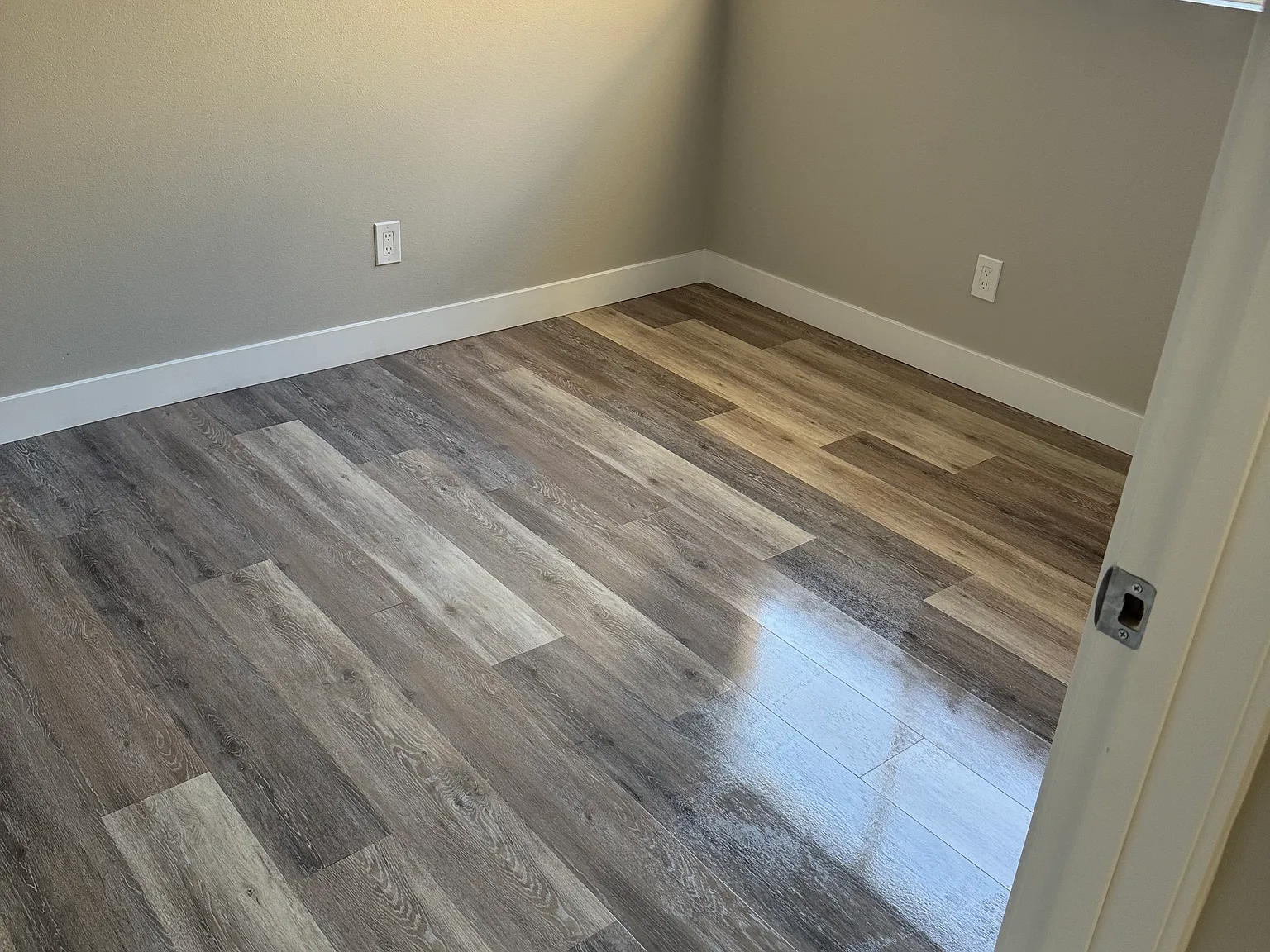 566 Benjamin St — Photo 2