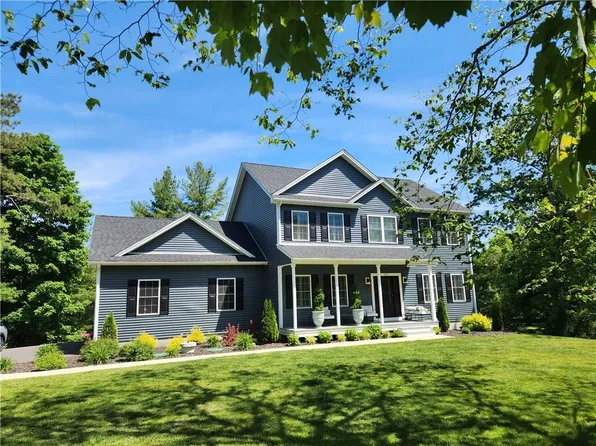 29 Wooded Grove Cir, South Kingstown, RI 02892