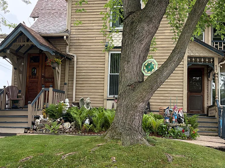 427 Lake St — Photo 1