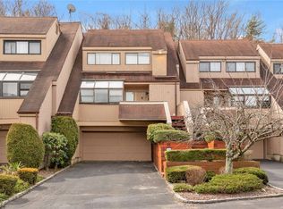 8 John Bean Ct, Port Washington, NY 11050