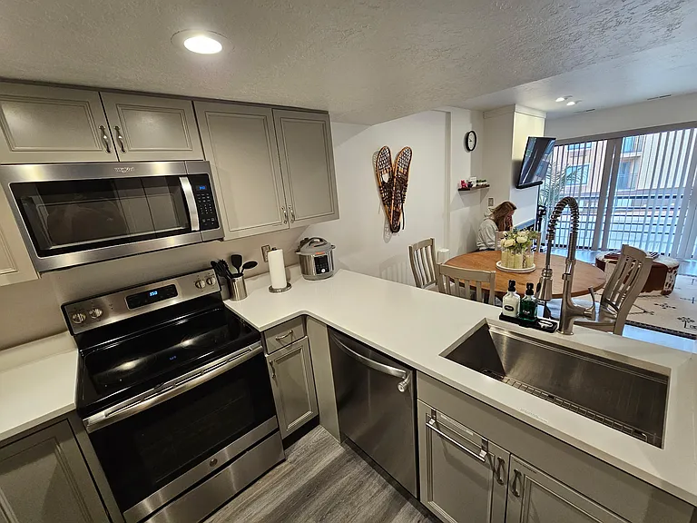 2000 Prospector Ave #203 — Photo 5