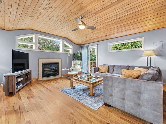 5th image of 2612 SW Moss St