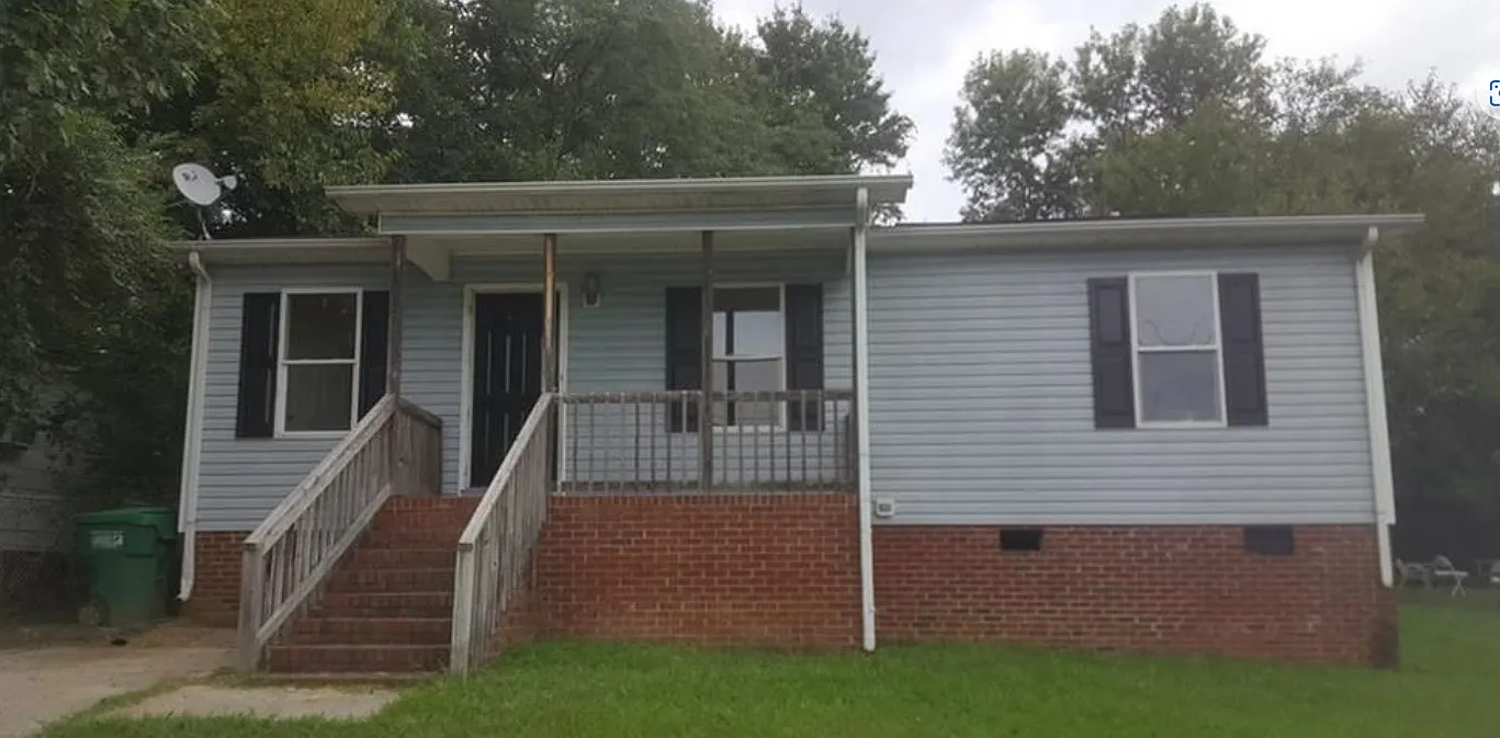 3 bed, 1170 sqft, $1,400 — Photo 1