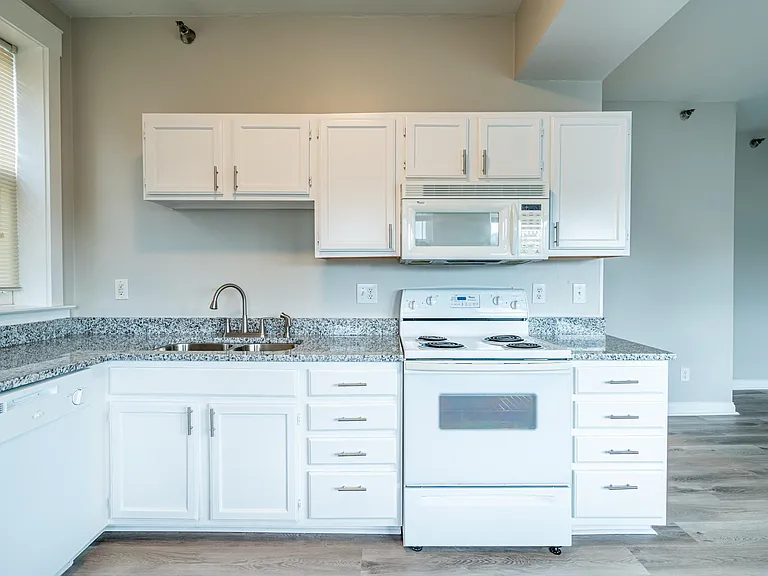 234 E 9th St #301 — Photo 8