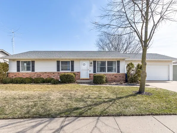900 Valentine Dr, Dubuque, IA 52003