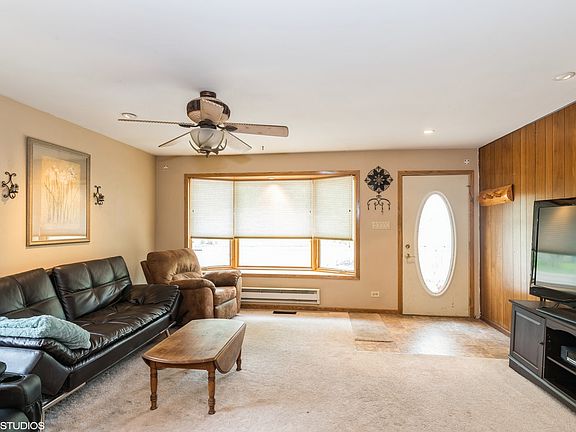 3rd image of 412 Midway Dr
