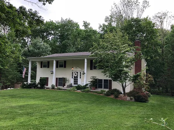 1 Frontier Ln, Airmont, NY 10952