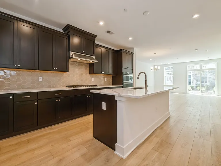 2107 Donatello Dr — Photo 22