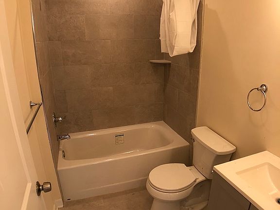 1732-w-girard-ave-3f-bath