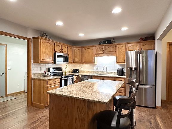 4th image of 146 Old Farm Mid Ct
