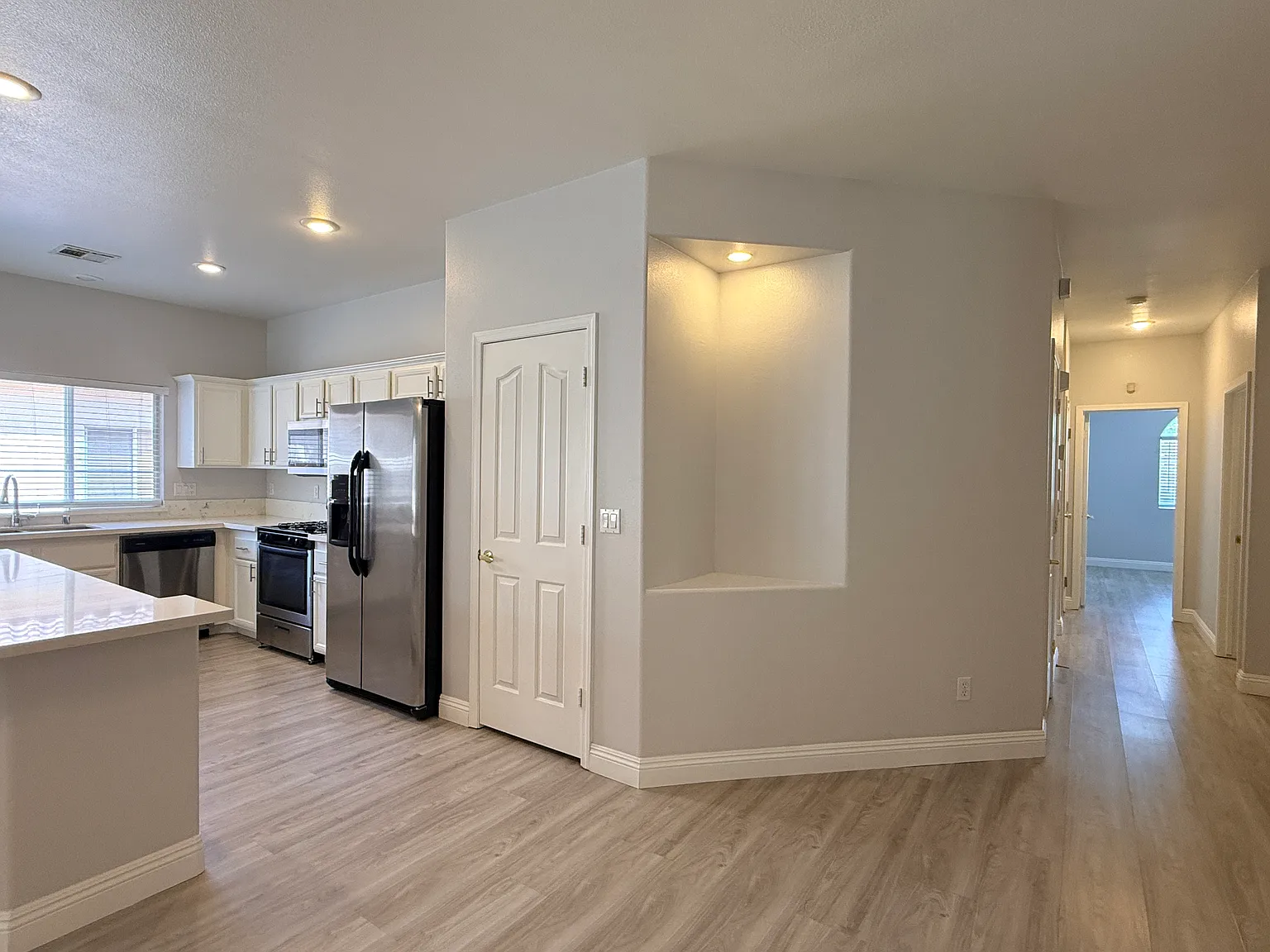 3 bed, 1627 sqft, $2,295 — Photo 2