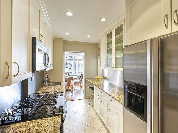 4th image of 215 E 79th St APT 12