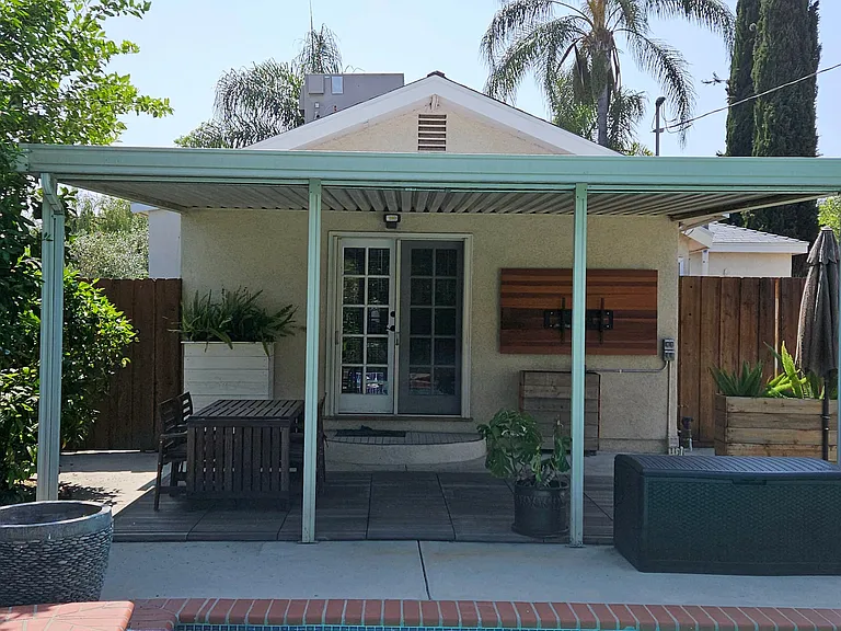 906 N Parish Pl — Photo 33