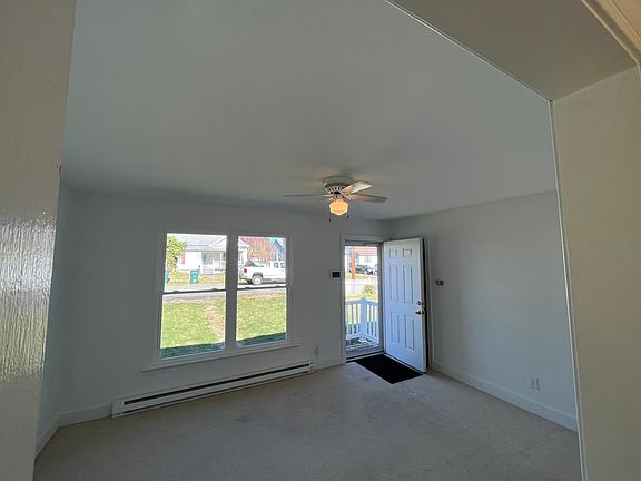 3rd image of 209 N Kalmia Ave