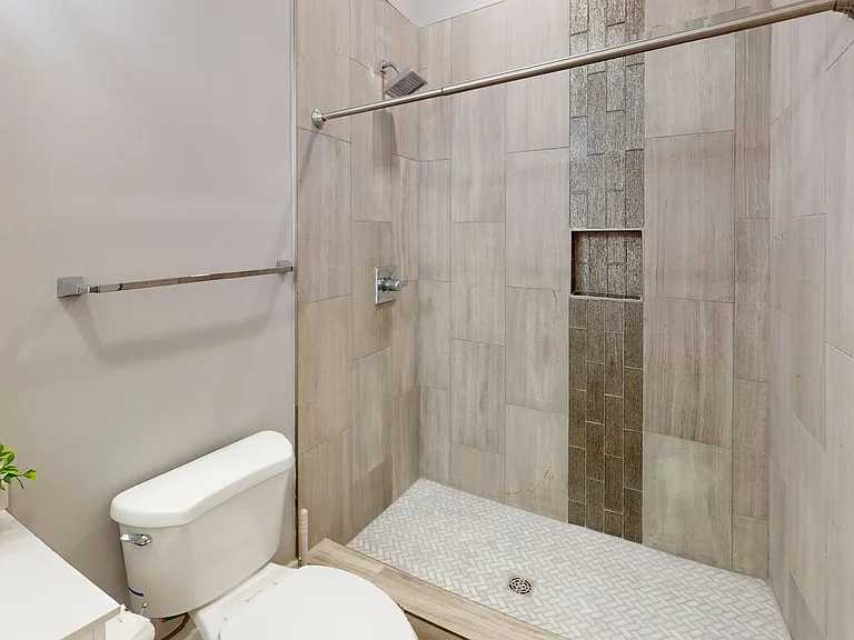 1310 Forest Ave — Photo 14