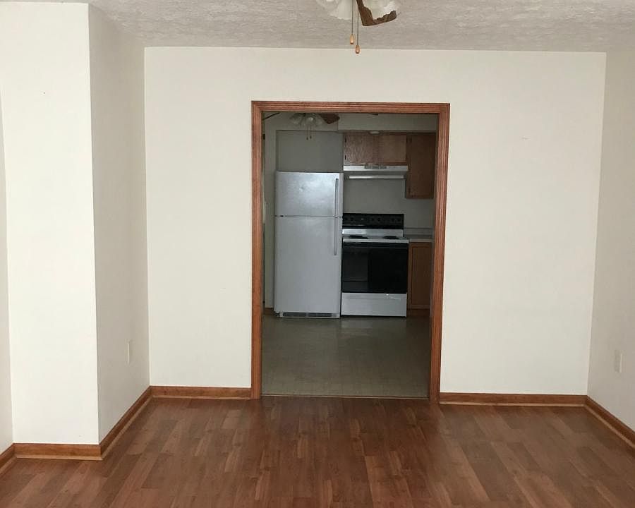 LR to kitchen