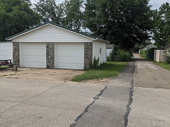 2nd image of 709 Highland Ave
