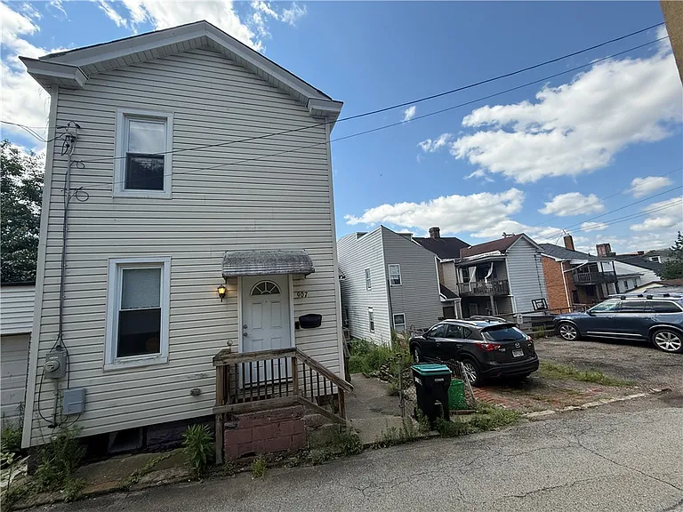 907 Spring Way — Photo 1
