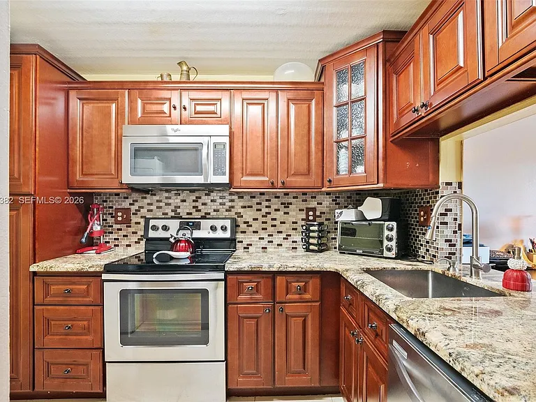 10053 Winding Lake Rd #101 — Photo 11
