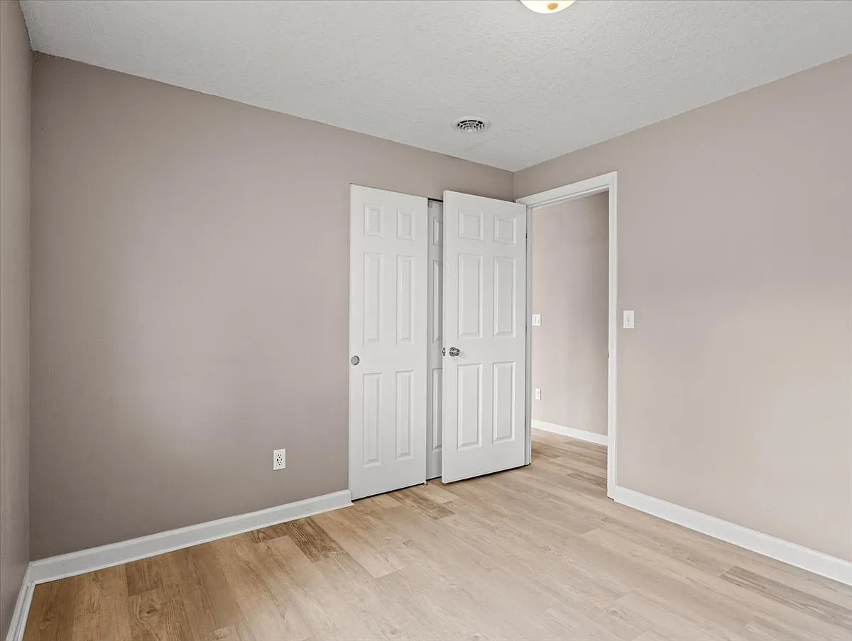 3 bed, 1008 sqft, $2,500 — Photo 4