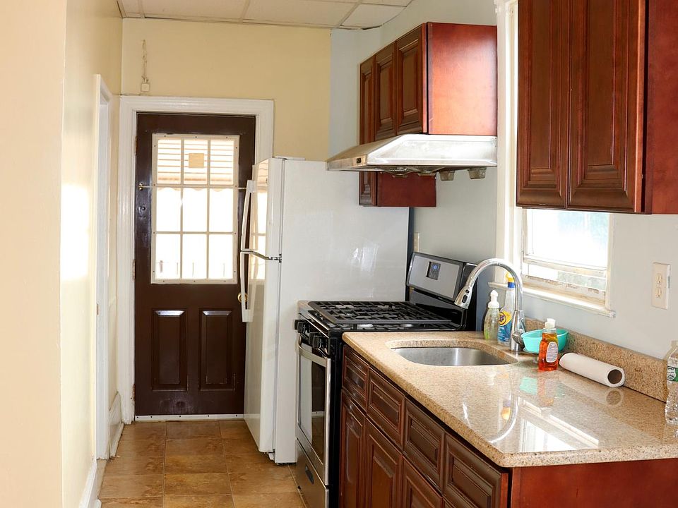 2nd image of 1331 Mifflin St