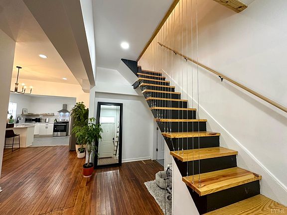 2nd image of 1006 Buchanan St