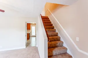 Kings Crest Townhomes — Photo 3