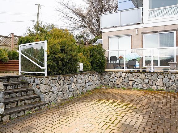 2nd image of 6496 Lanark Rd