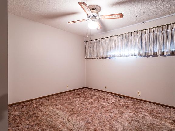 5th image of 804 G Ave