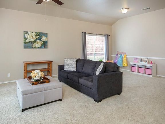 4th image of 2120 Bresee Dr