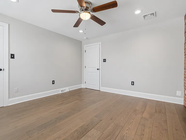 321 W 12th Ave — Photo 24