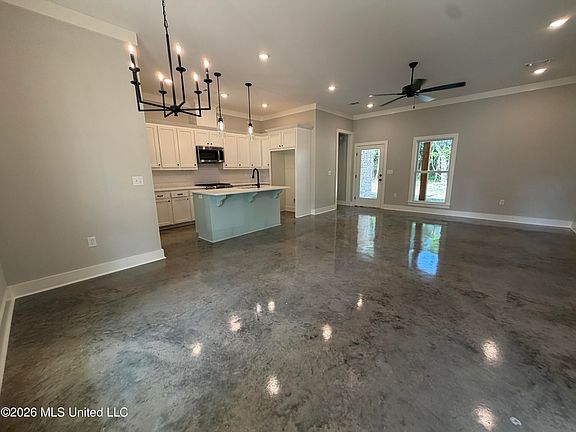 4th image of 194 Lake Harbor Rd