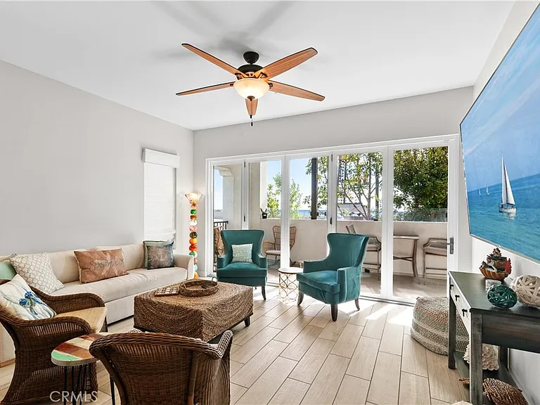 1519 Doheny Way — Photo 3