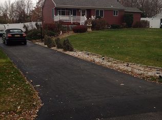 22 Westview Dr, Poughkeepsie, NY 12603
