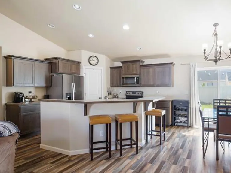 401 Benno St — Photo 12