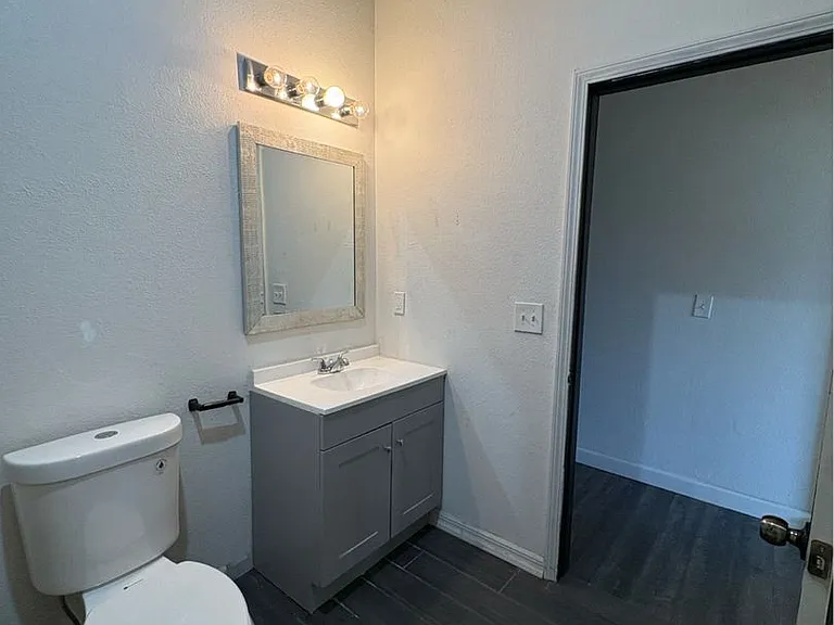 2409 S Willard Ave — Photo 9